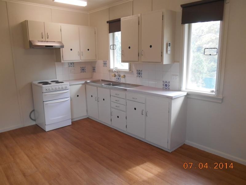 31 Leonard Street, Bomaderry NSW 2541