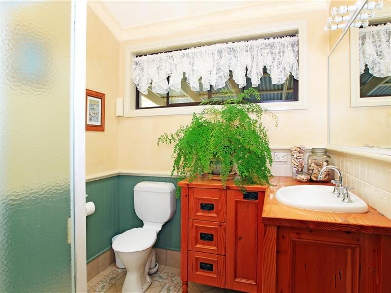 7 Barwon Street, Bomaderry NSW 2541