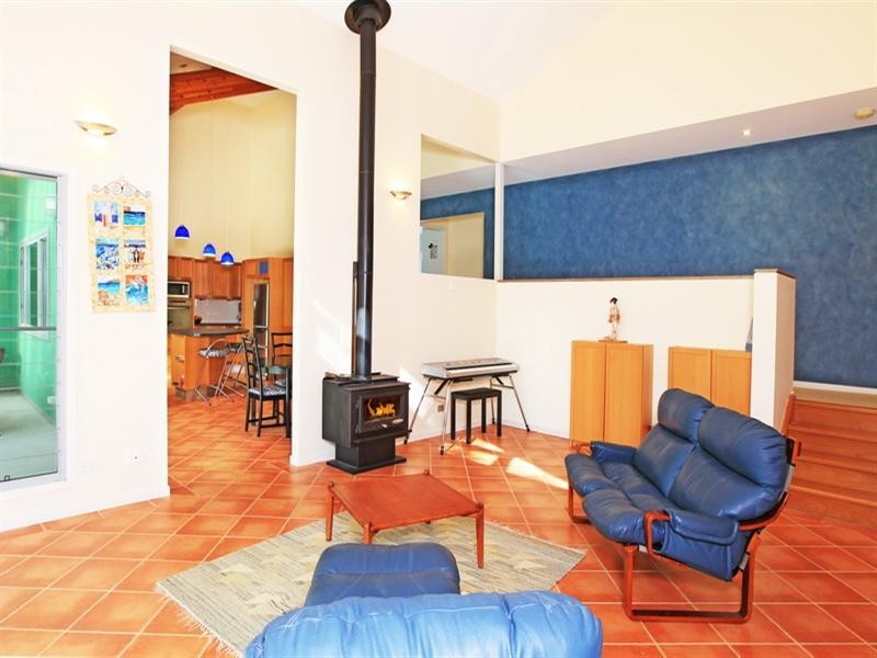 16 McArthur Drive, Falls Creek NSW 2540