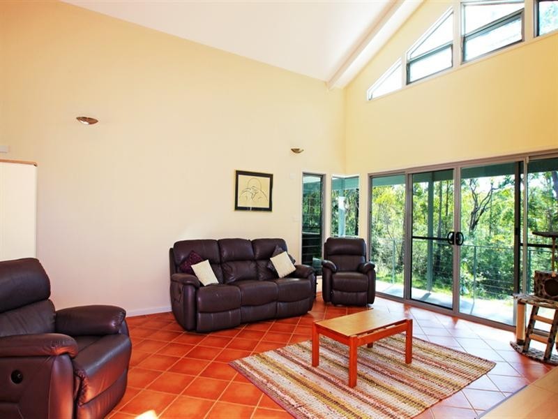 16 McArthur Drive, Falls Creek NSW 2540