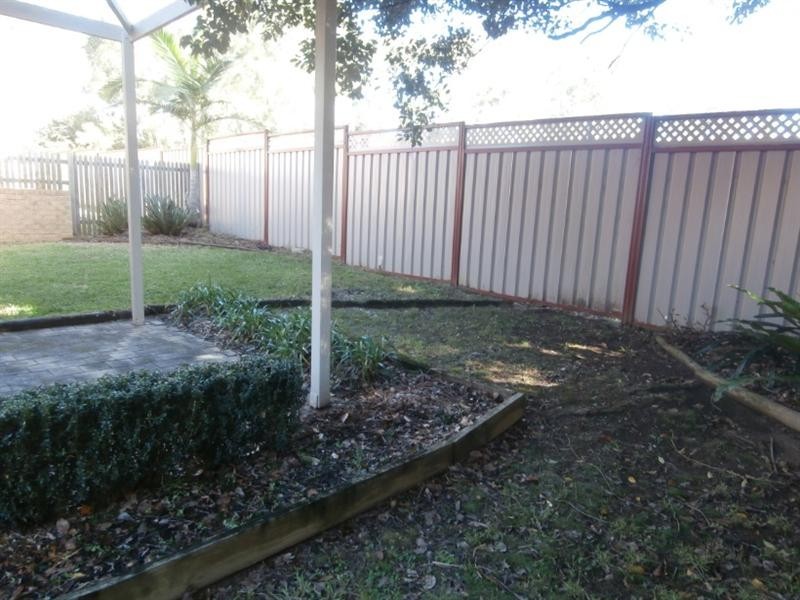 2/4 Carisbrooke Close, Bomaderry NSW 2541