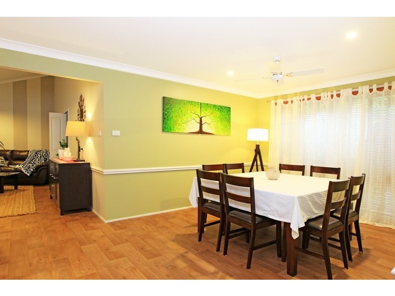 8 Woorin Close, Bomaderry NSW 2541
