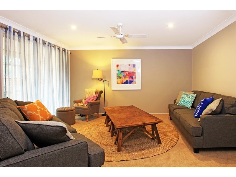 8 Woorin Close, Bomaderry NSW 2541