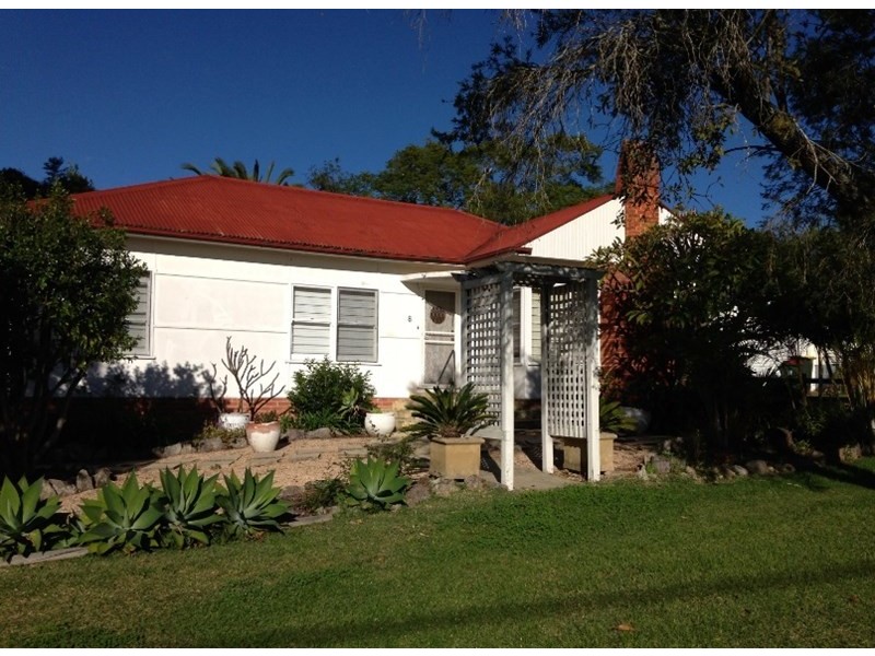 8 Huxley Street, Nowra NSW 2541