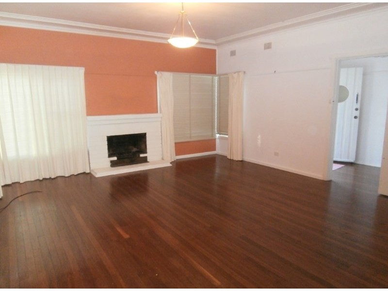 8 Huxley Street, Nowra NSW 2541