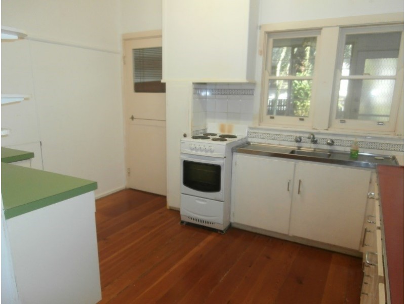 8 Huxley Street, Nowra NSW 2541