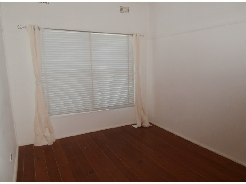 8 Huxley Street, Nowra NSW 2541