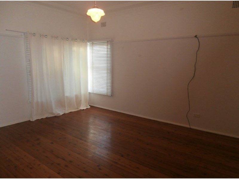 8 Huxley Street, Nowra NSW 2541