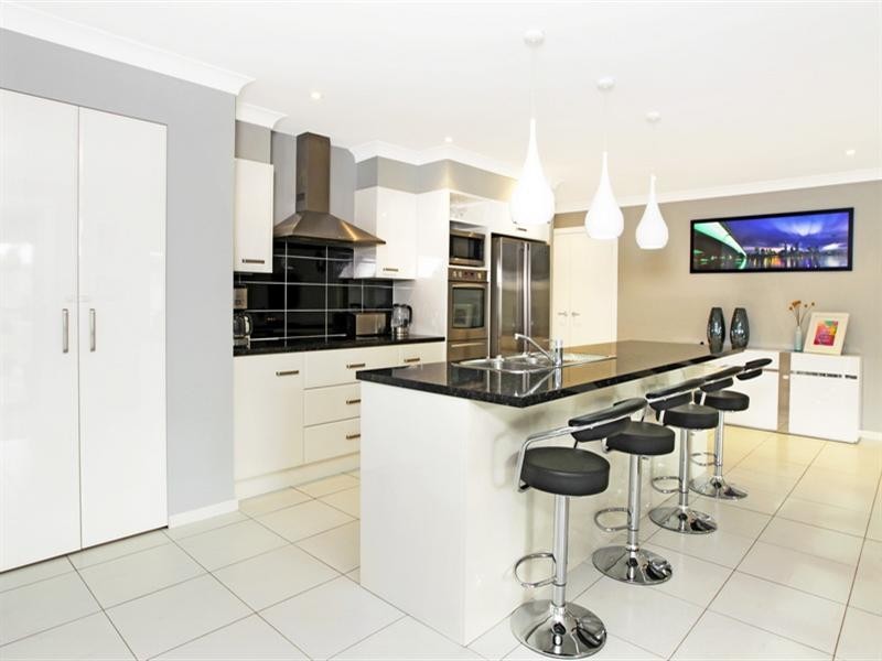 6 Regelia Parade, Worrigee NSW 2540
