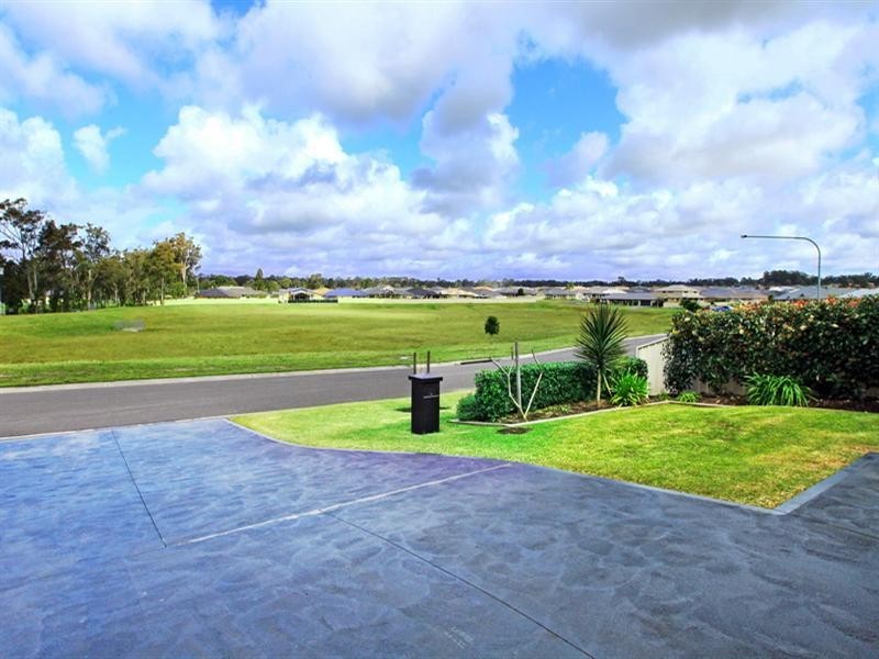 6 Regelia Parade, Worrigee NSW 2540