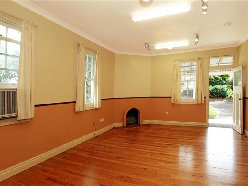 16 Meroo Street, Bomaderry NSW 2541