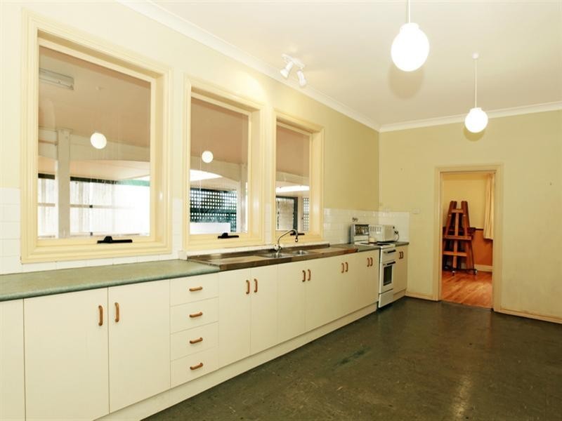 16 Meroo Street, Bomaderry NSW 2541