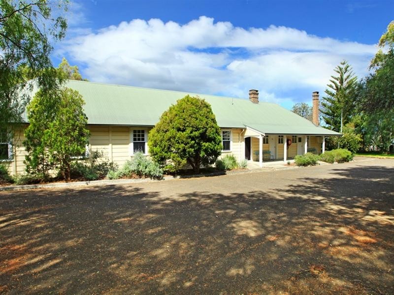 16 Meroo Street, Bomaderry NSW 2541
