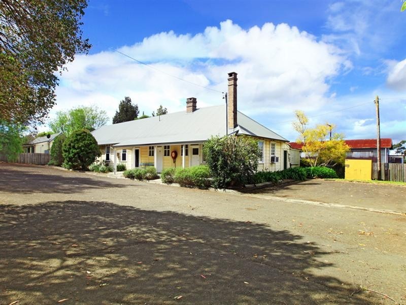 16 Meroo Street, Bomaderry NSW 2541