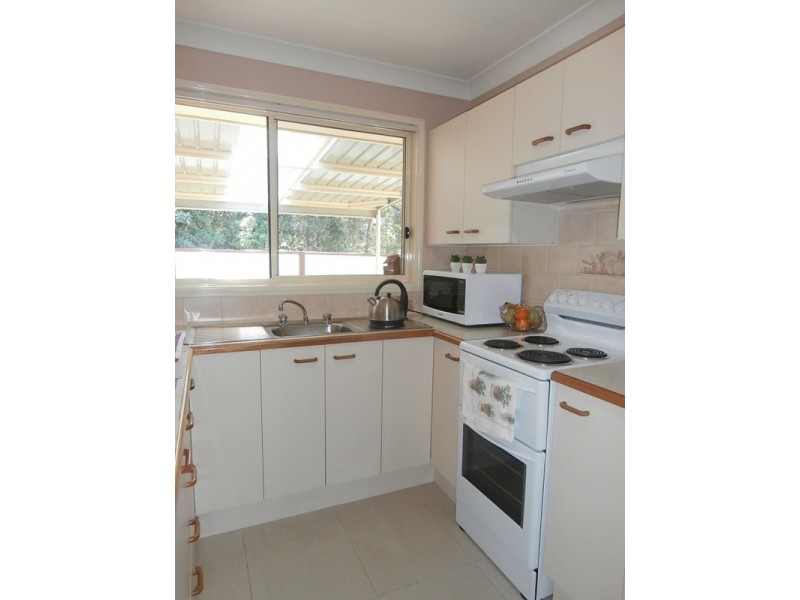 6/2 Carisbrooke Close, Bomaderry NSW 2541