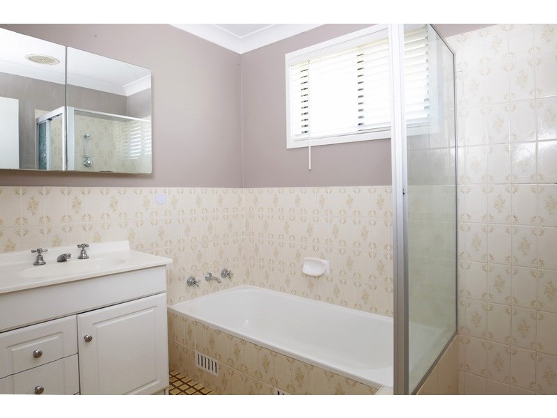 27 Monk Crescent, Bomaderry NSW 2541