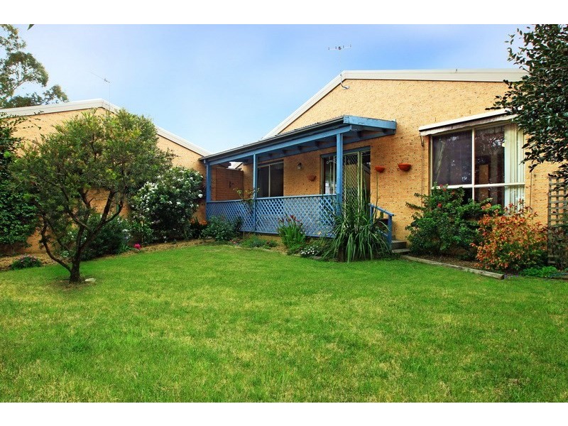 4/5 Waroo Place, Bomaderry NSW 2541