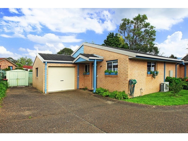 4/5 Waroo Place, Bomaderry NSW 2541