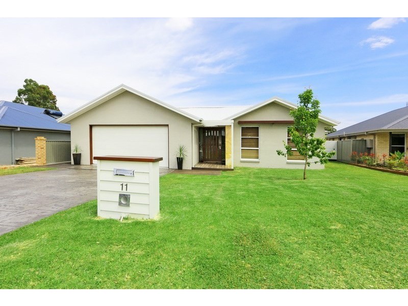 11 Cornwall Close, South Nowra NSW 2541