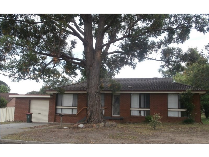 8 Ramsey Grove, Bomaderry NSW 2541