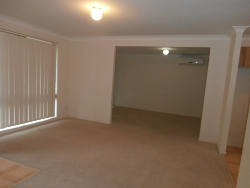 8 Ramsey Grove, Bomaderry NSW 2541