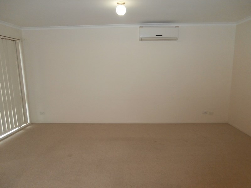 8 Ramsey Grove, Bomaderry NSW 2541