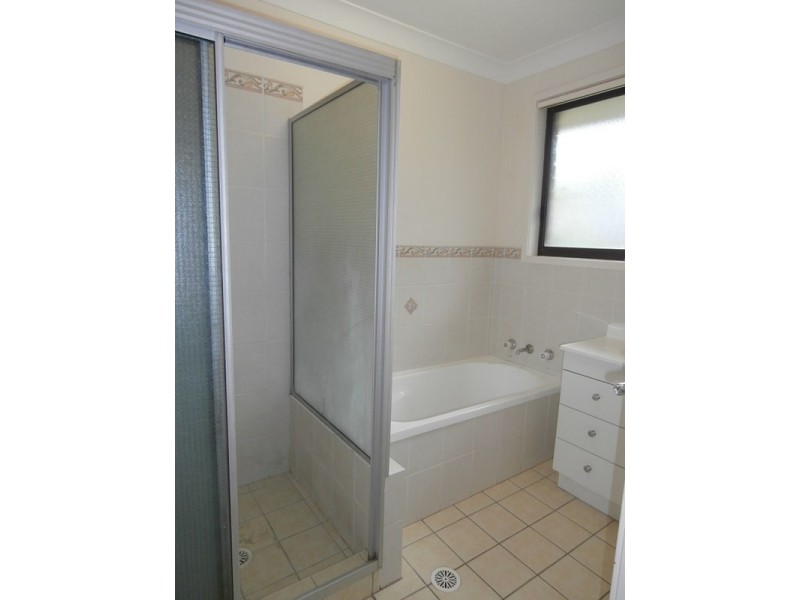 8 Ramsey Grove, Bomaderry NSW 2541