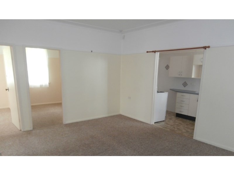 7 Elizabeth Avenue, Nowra NSW 2541