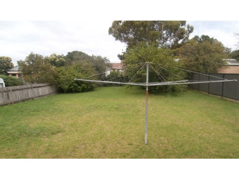 7 Elizabeth Avenue, Nowra NSW 2541