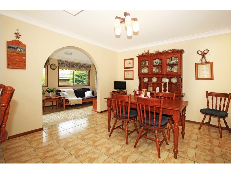 17 Penrose Drive, Bomaderry NSW 2541