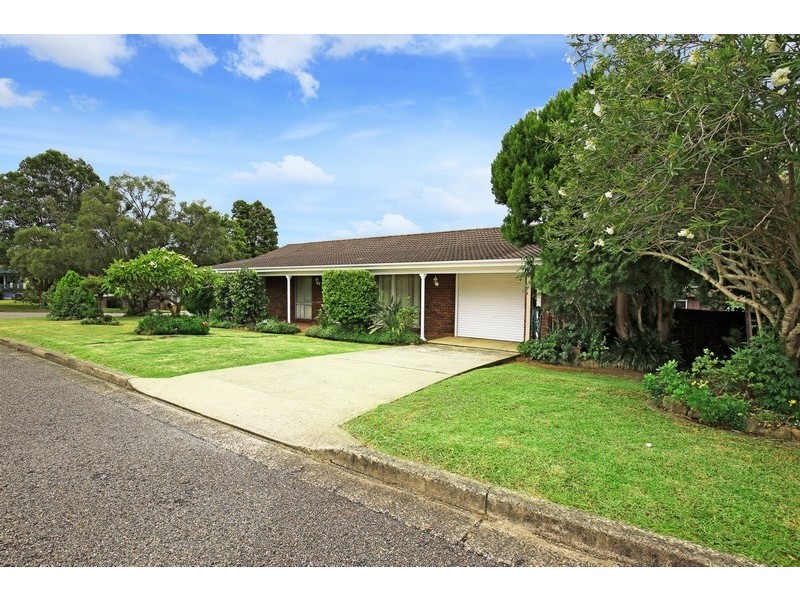 17 Penrose Drive, Bomaderry NSW 2541