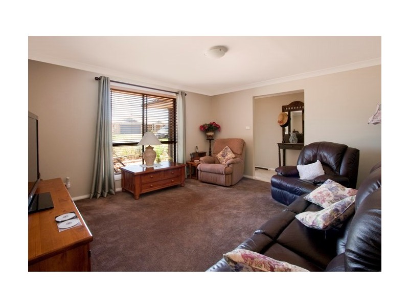 21 Mountain Ash Place, Worrigee NSW 2540
