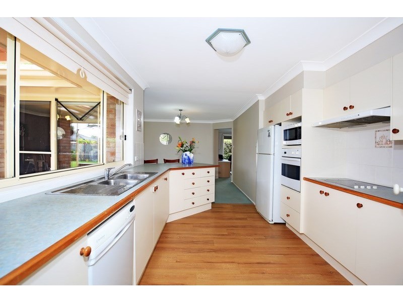 10 Almond Grove, Worrigee NSW 2540