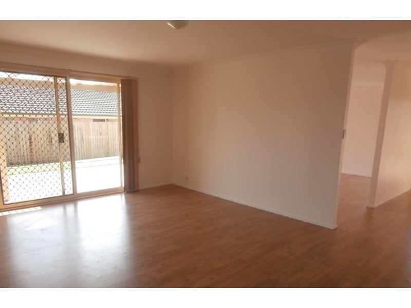 19 Illawarra Circuit, Worrigee NSW 2540