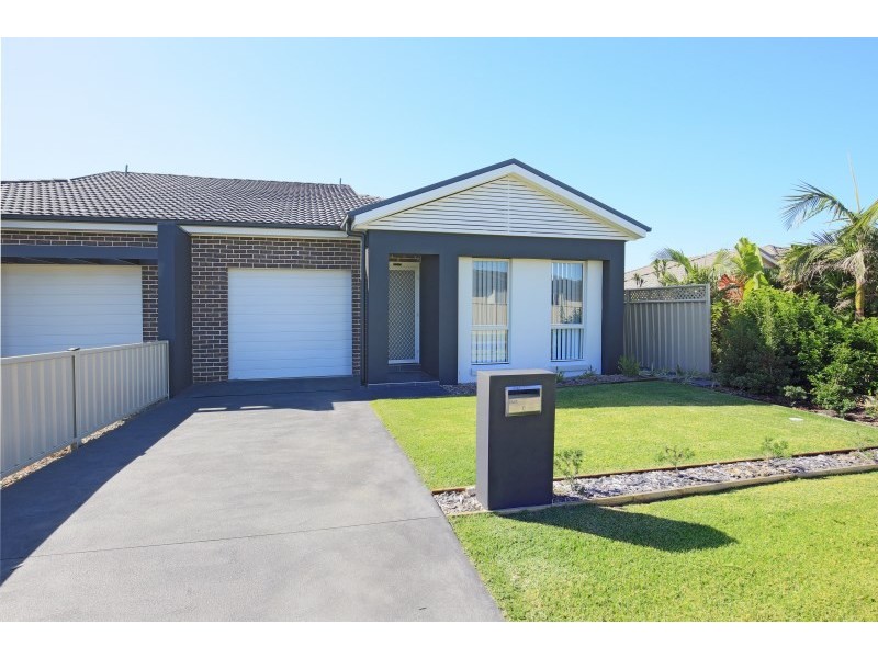 2/17 Bluewattle Road, Worrigee NSW 2540