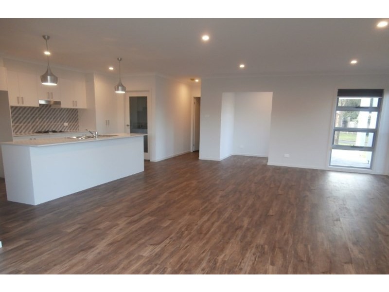 14 Centre Street, Nowra NSW 2541