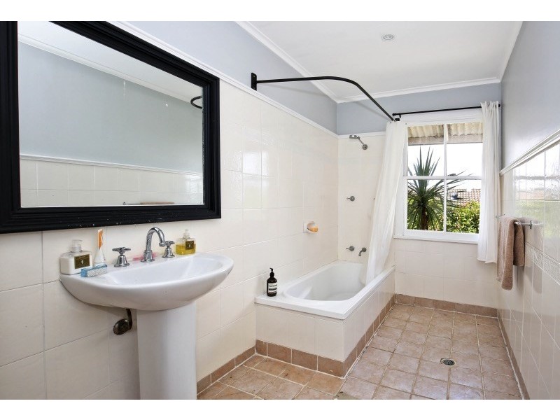 12 Bunberra Street, Bomaderry NSW 2541