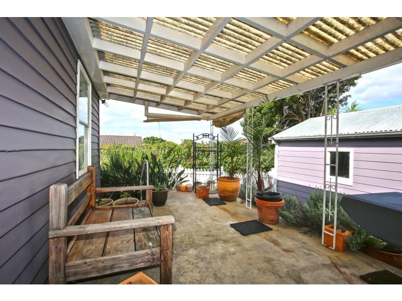 12 Bunberra Street, Bomaderry NSW 2541