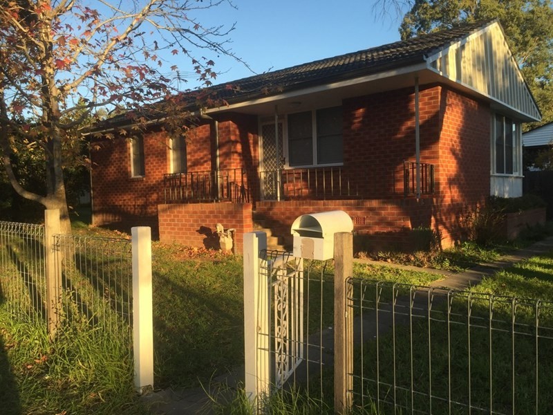 8 Queenborough Street, Nowra NSW 2541