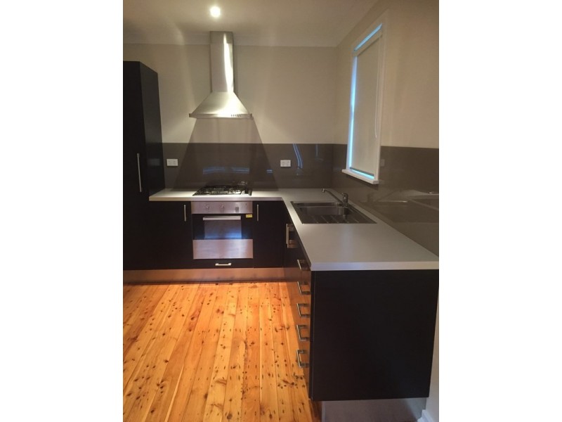 8 Queenborough Street, Nowra NSW 2541