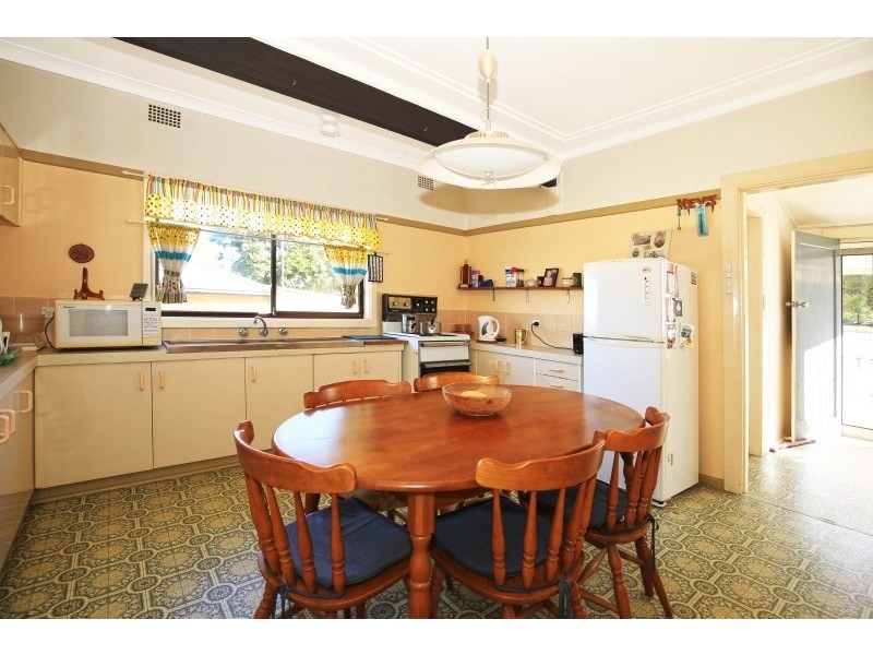 15 Karowa Street, Bomaderry NSW 2541
