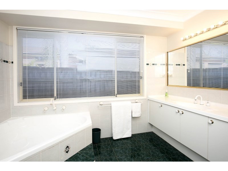 10 Gunyuma Crescent, North Nowra NSW 2541