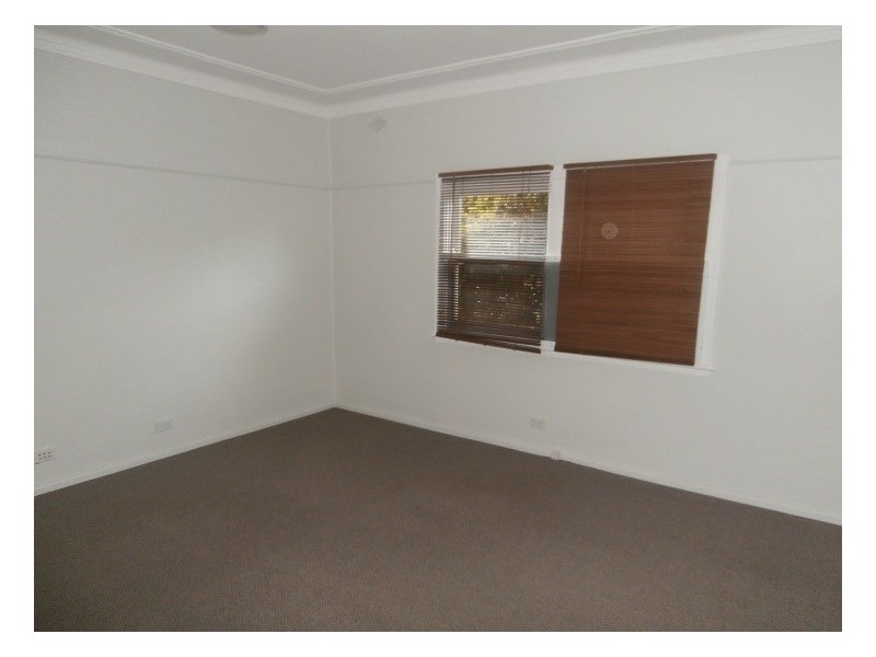 5 Moss Street, Nowra NSW 2541