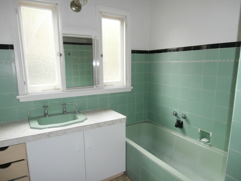 131 Plunkett Street, Nowra NSW 2541