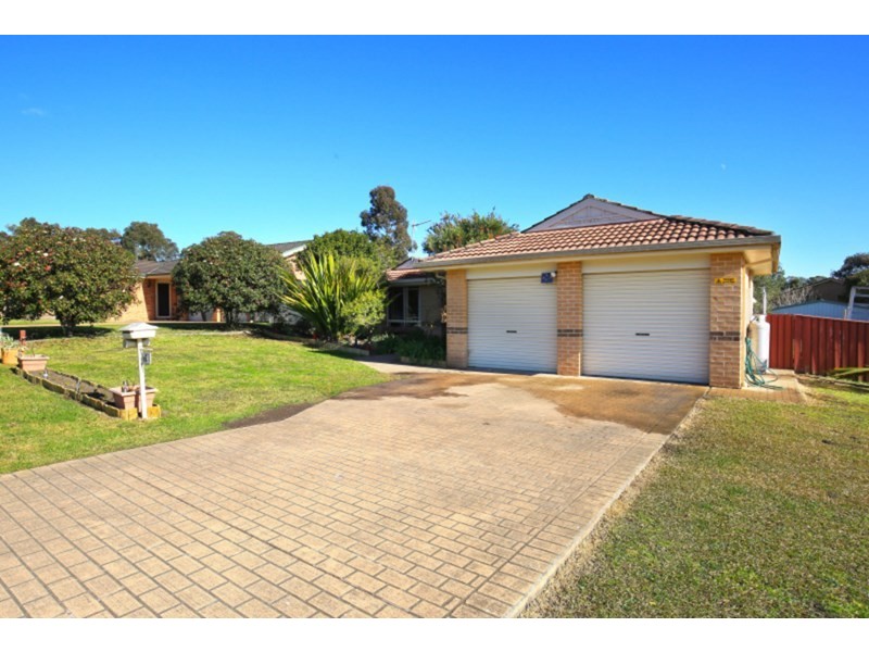 15 Illawarra Circuit, Worrigee NSW 2540
