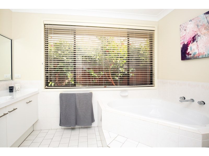 11 Regal Place, Bomaderry NSW 2541