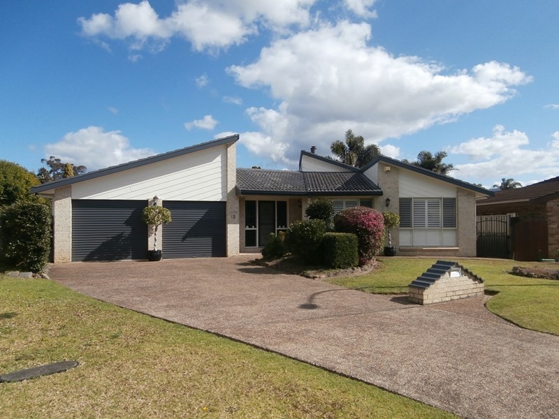 13 Chestnut Avenue, Bomaderry NSW 2541
