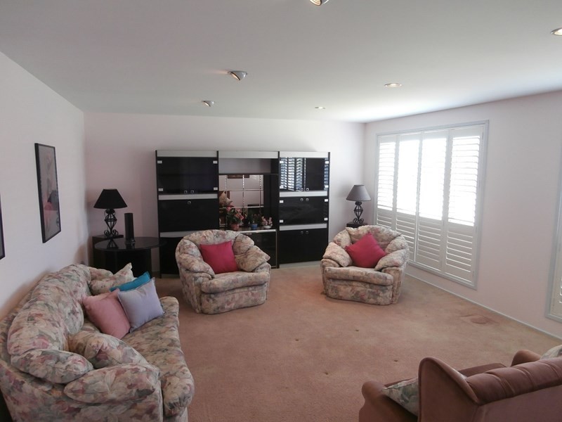 13 Chestnut Avenue, Bomaderry NSW 2541