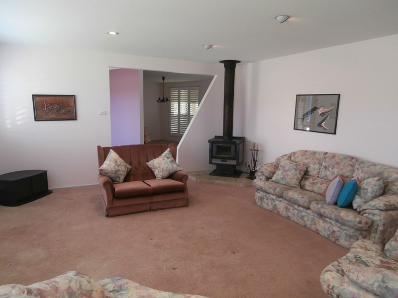 13 Chestnut Avenue, Bomaderry NSW 2541