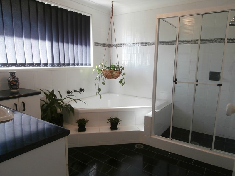 13 Chestnut Avenue, Bomaderry NSW 2541
